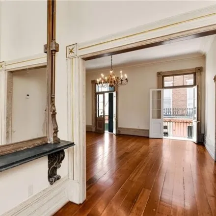 Image 2 - 417 Burgundy Street, New Orleans, LA 70112, USA - Townhouse for sale