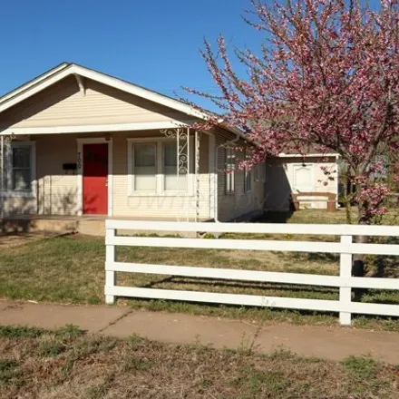 Image 2 - 379 West Texas Avenue, Pampa, TX 79065, USA - House for sale