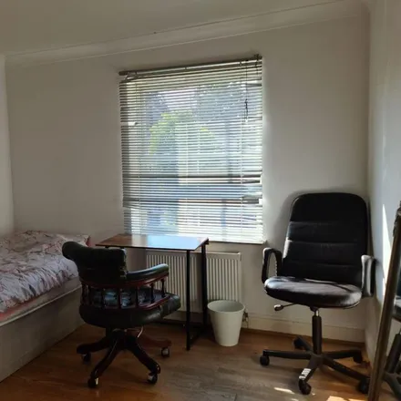 Image 1 - Reichs, Golders Manor Drive, London, NW11 9HU, United Kingdom - Room for rent
