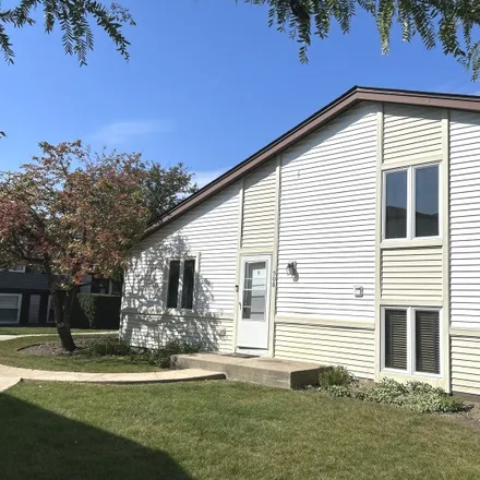 Rent this 2 bed house on 504 Inverrary Lane in Riverwoods, Lake County