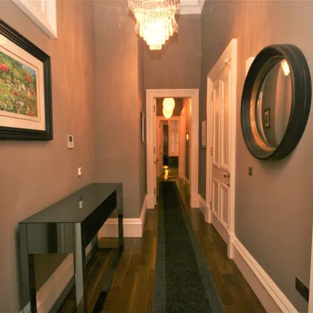 Rent this 2 bed apartment on Park Gardens in Glasgow, G3 7YL