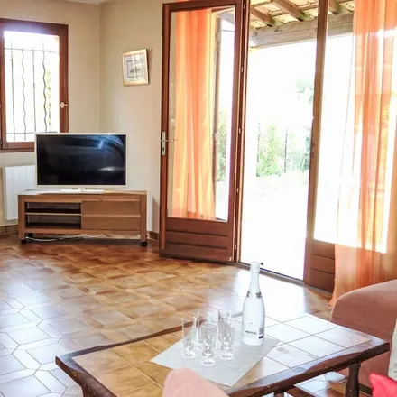 Rent this 3 bed house on 83270 Saint-Cyr-sur-Mer