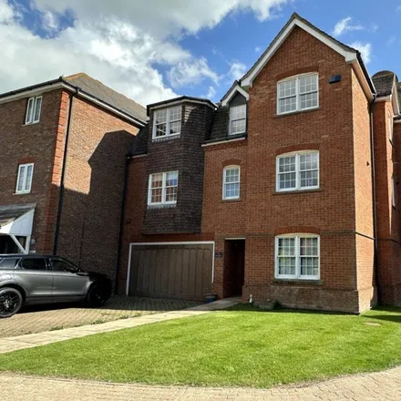 Rent this 5 bed townhouse on Belvedere in Eastbourne, BN23 5NL