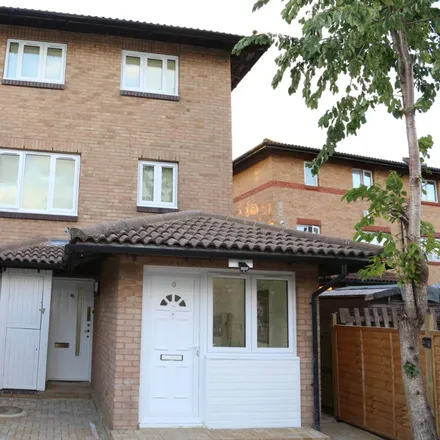 Rent this 1 bed townhouse on Eastgate Close in London, SE28 8PL