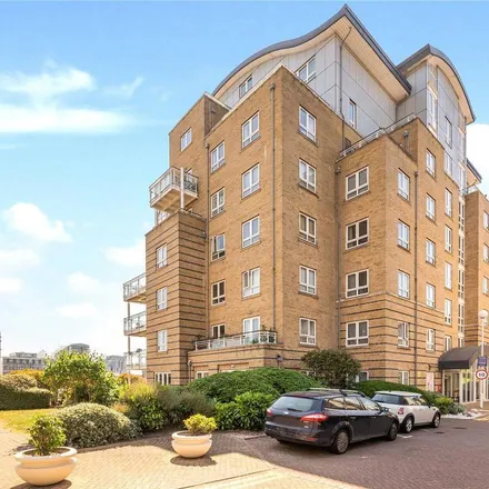 Rent this 2 bed apartment on Goldsborough House in St. Davids Square, London