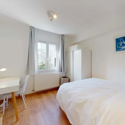 Rent this 11 bed room on 75 Boulevard du Maréchal de Lattre de Tassigny in 92150 Suresnes, France