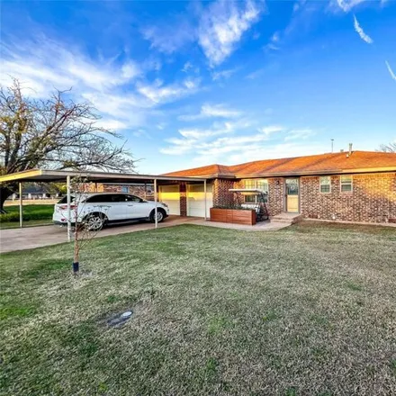 Buy this 3 bed house on 1472 Avenue L in Haskell, TX 79521