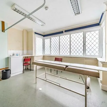 Image 5 - East Croydon Medical Centre, Brickwood Road, London, CR0 6UL, United Kingdom - House for sale