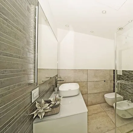Image 9 - Sirmione, Via Costantino il Grande, 25019 Desenzano del Garda BS, Italy - Apartment for rent