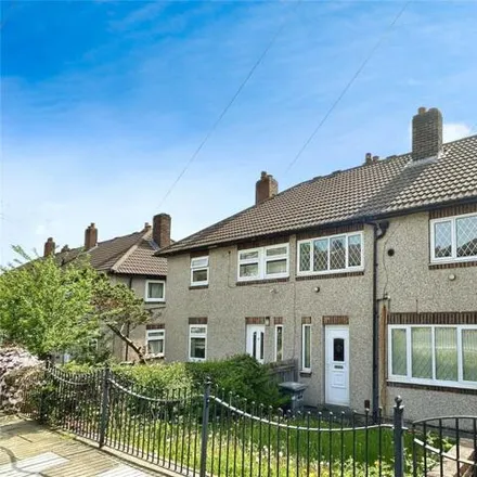 Buy this 3 bed townhouse on Holays in Huddersfield, HD5 9QU