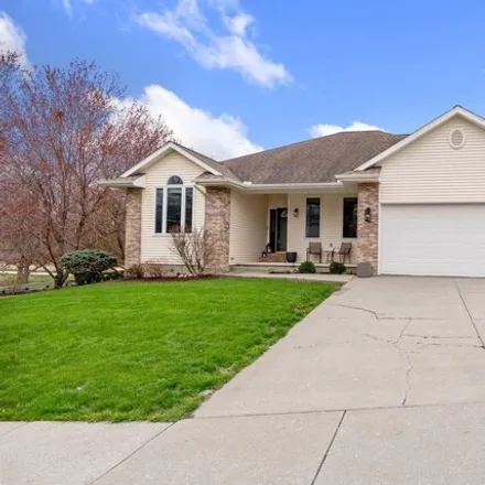 Buy this 4 bed house on 1930 Wildwood Lane in Muscatine, IA 52761