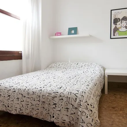 Rent this 6 bed apartment on Carrer de Sant Vicent Màrtir in 24, 46002 Valencia