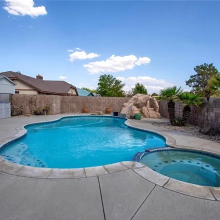 Image 3 - 18925 Appaloosa Road, Apple Valley, CA 92308, USA - House for sale