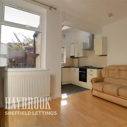 Rent this 3 bed townhouse on South Road/Hoole Street in South Road, Sheffield