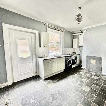 Image 3 - Bellhouse Road/Bevercotes Road, Bellhouse Road, Sheffield, S5 6HN, United Kingdom - Townhouse for sale