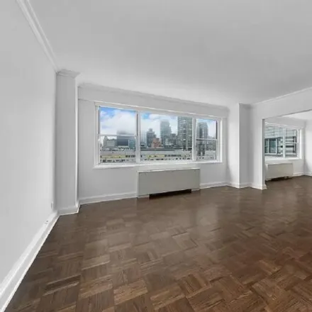 Rent this 3 bed apartment on 215 East 68th Street in New York, NY 10065