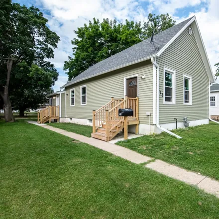 Buy this 3 bed house on 525 Clinton Street in Green Bay, WI 54303