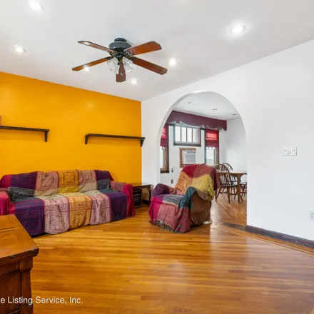 Image 5 - 37 Eldridge Avenue, New York, NY 10302, USA - House for sale