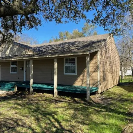 Image 2 - 3126 E Parkway St, Groves, Texas, 77619 - House for sale