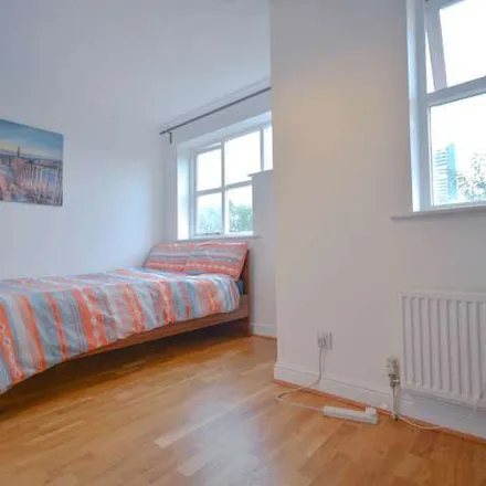 Rent this 5 bed apartment on Grove Street / Plough Way in Grove Street, London