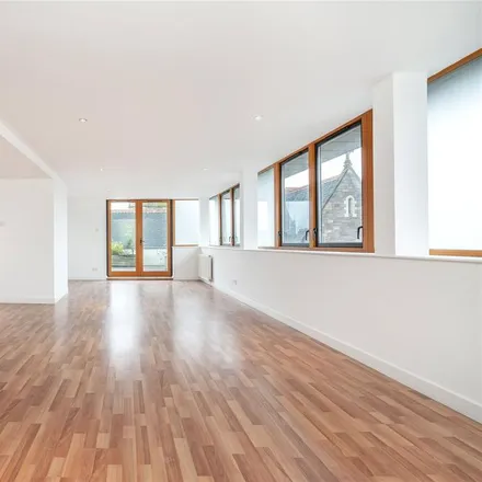 Image 5 - Holyrood Quadrant, Queen's Cross, Glasgow, G20 6HG, United Kingdom - Apartment for rent