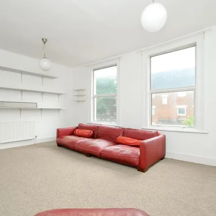 Image 9 - Knebworth Road, London, N16 8SW, United Kingdom - Apartment for rent