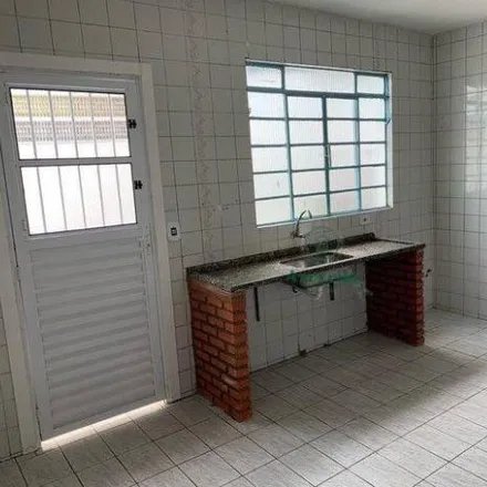 Rent this 2 bed house on Avenida Tiradentes 4049 in Vila Barros, Guarulhos - SP