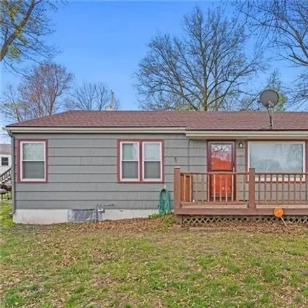 Buy this 3 bed house on 262 North Kendall Drive in Independence, MO 64056