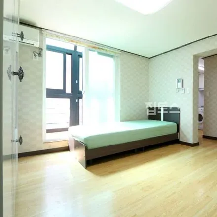 Rent this studio apartment on 서울특별시 강남구 논현동 217-41