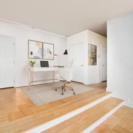 Image 5 - 225 East 74th Street, New York, NY 10021, USA - Apartment for sale