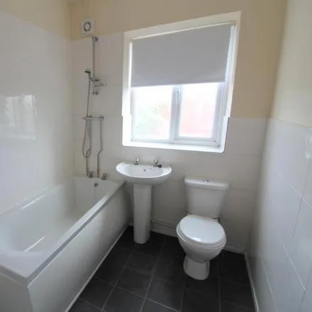 Image 7 - Petersfield Court, Stratford Road, Hall Green, B28 9BL, United Kingdom - Apartment for rent