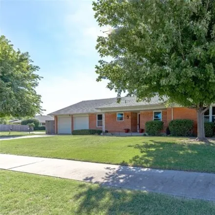 Image 1 - 2605 Southwest 90th Street, Oklahoma City, OK 73159, USA - House for sale