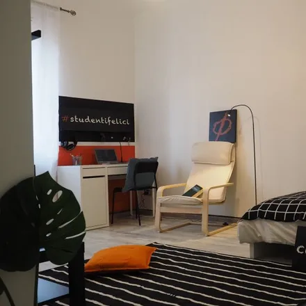 Rent this 6 bed room on Bennet in Piazza Papa Giovanni Paolo Secondo, 10141 Turin Torino
