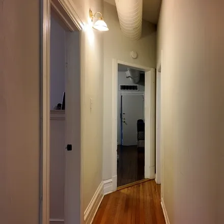 Image 4 - 900 W Newport Ave, Unit 3 - Apartment for rent
