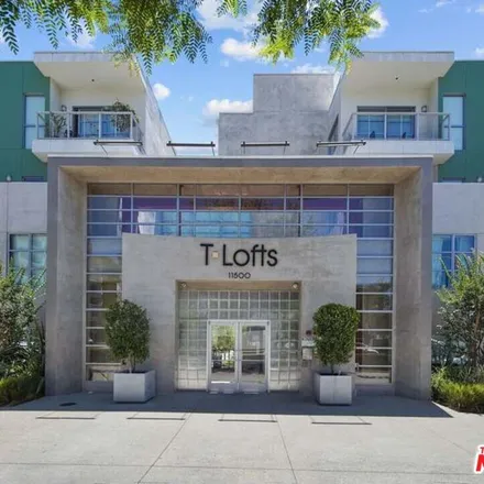 Rent this 1 bed house on T Lofts in Tennessee Avenue, Los Angeles