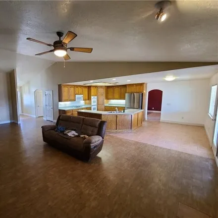 Image 5 - 10957 White Fox Trail, San Bernardino County, CA 92344, USA - House for sale