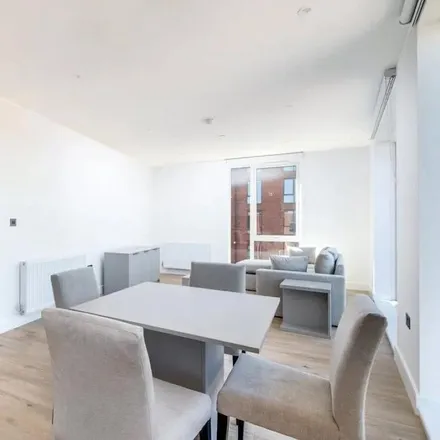 Image 5 - Oxley Square, Devas Street, Bromley-by-Bow, London, E3 3DW, United Kingdom - Apartment for rent