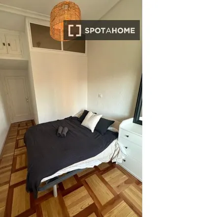Rent this 5 bed room on Calle de Cavanilles in 58, 28007 Madrid
