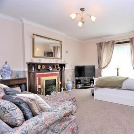 Buy this 3 bed townhouse on St Paul's CofE Primary School N11 in The Avenue, London