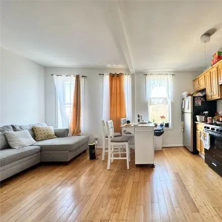 Image 3 - 91-11 87th Street, New York, NY 11421, USA - House for sale