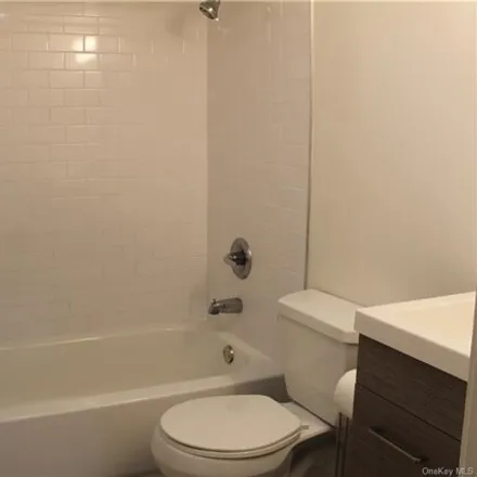 Image 6 - 135 Nethermont Avenue, North White Plains, City of White Plains, NY 10603, USA - House for rent