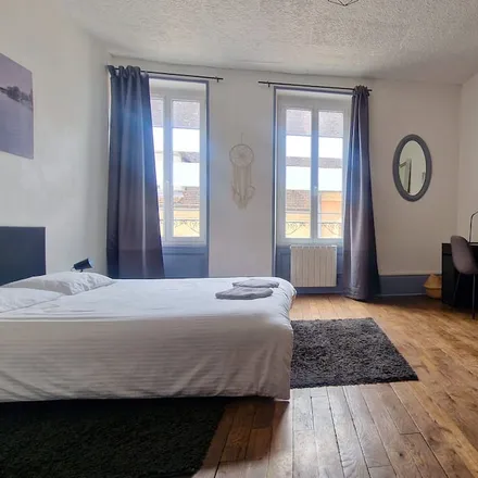 Rent this 2 bed apartment on 71100 Chalon-sur-Saône