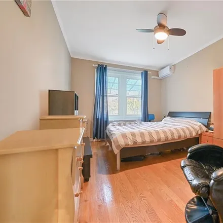 Image 8 - 8809 14th Avenue, New York, NY 11228, USA - Townhouse for sale