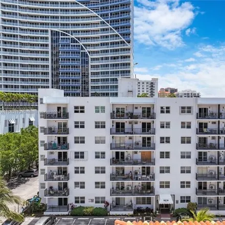 Rent this 1 bed condo on 3050 Riomar Street in Birch Ocean Front, Fort Lauderdale
