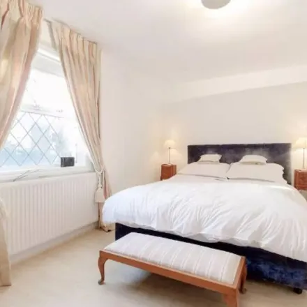 Image 1 - London, SW13 9EE, United Kingdom - Townhouse for rent