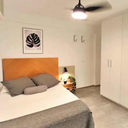 Rent this 5 bed room on Parking Autodisa in Carrer de Vinaròs, 46020 Valencia