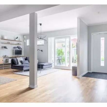 Rent this 5 bed apartment on Ekologvägen 13 in 224 80 Lund, Sweden