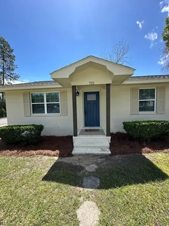 Buy this 3 bed house on 377 North McDonald Avenue in Douglas, GA 31533