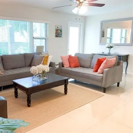 Image 3 - 513 NE 2nd St, Dania Beach, Florida, 33004 - House for rent