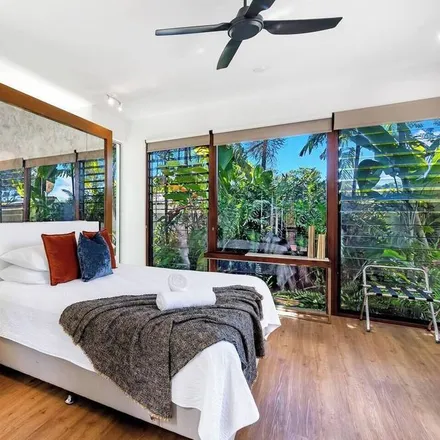 Rent this 3 bed house on MCDONALD CL in PALM COVE QLD 4879, Australia